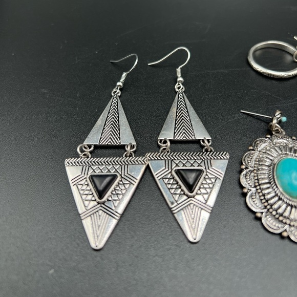 Lot 5 pairs western southwestern style earrings silver tone turquoise color - Picture 4 of 11